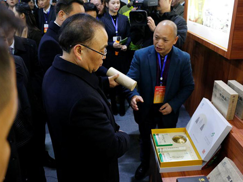 懷化市委書記彭國甫視察漢眾農(nóng)業(yè)